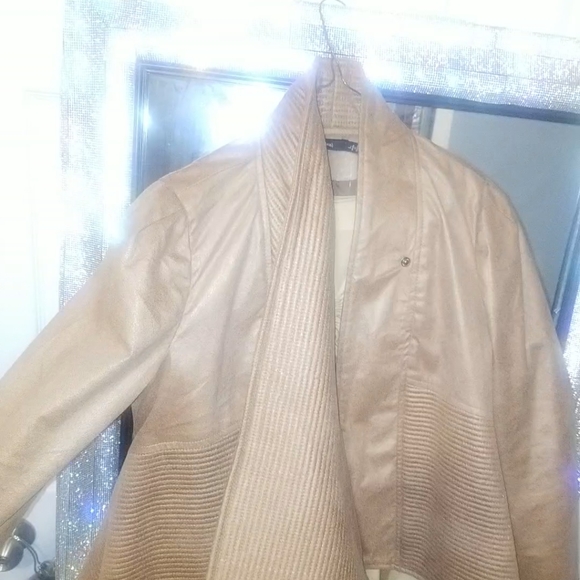 Camel Asymmetric jacket - Picture 2 of 7